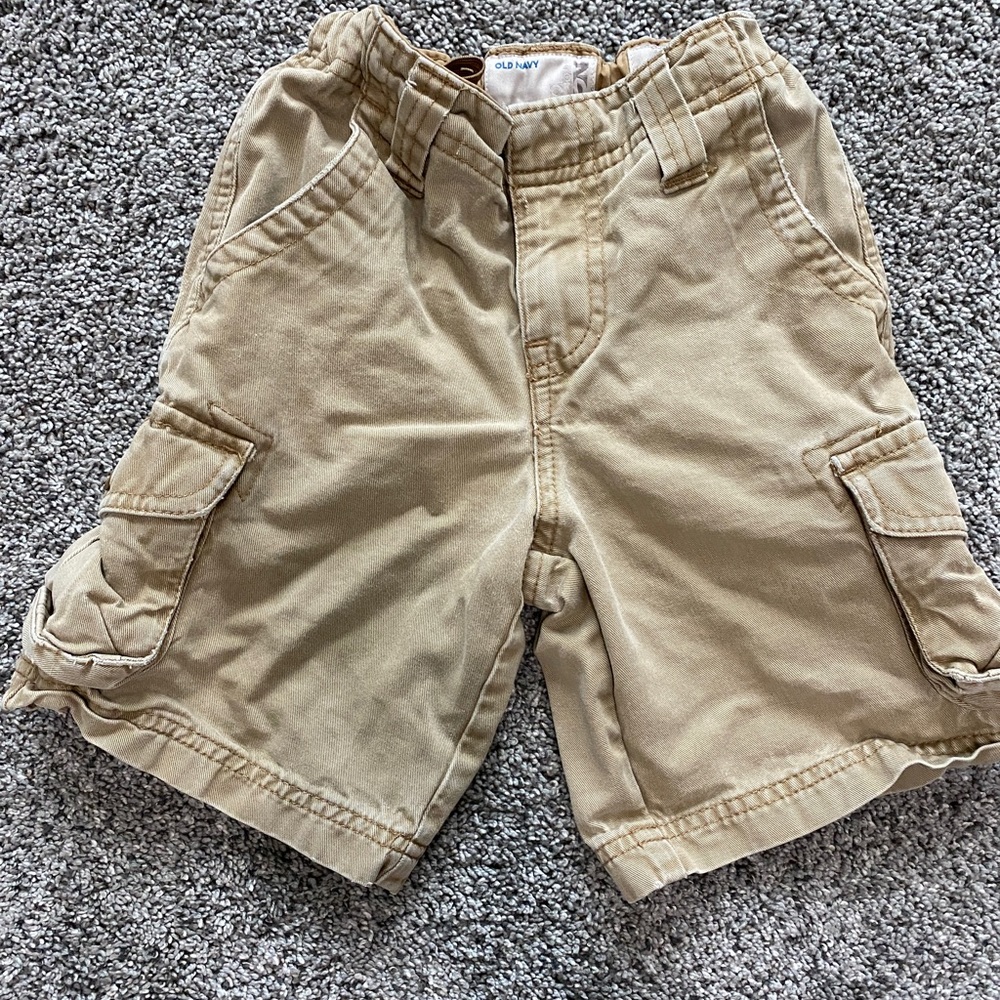 Boys Old Navy khaki colored cargo shorts